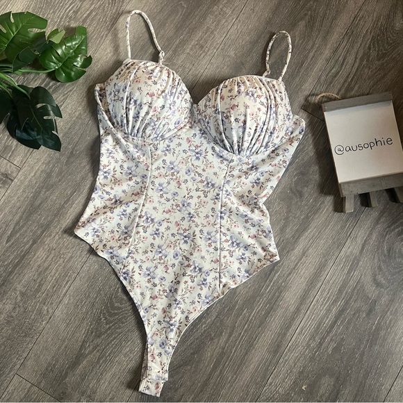 Blāshe Romantic Purple Floral Bodysuit with Bustier Top and High-Cut Style. M - Picture 4 of 16